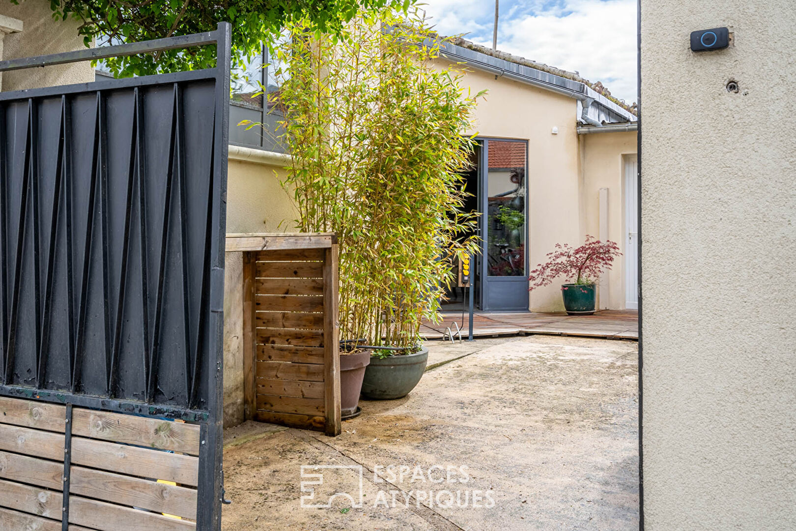 Loft type house with garden