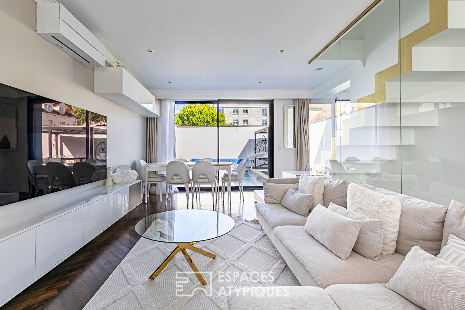 Maison d’architecte avec piscine, terrasse et jardin