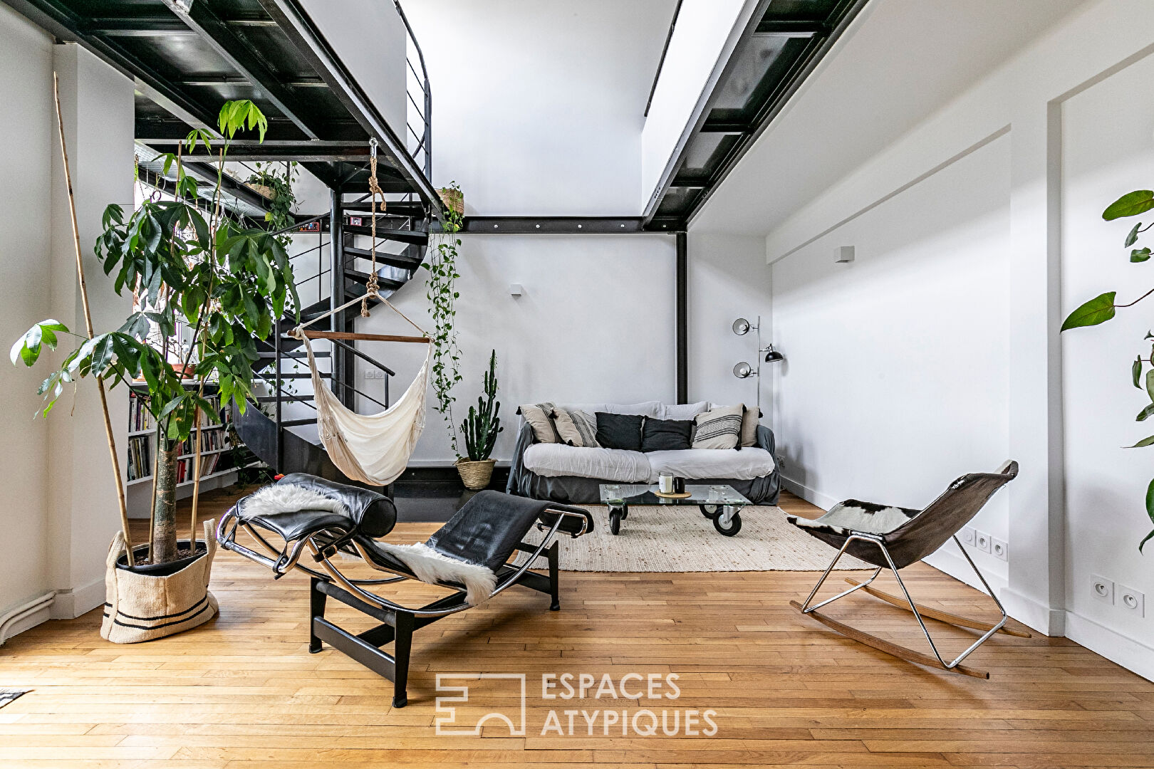 Duplex loft with terrace “like a nest” on the top floor