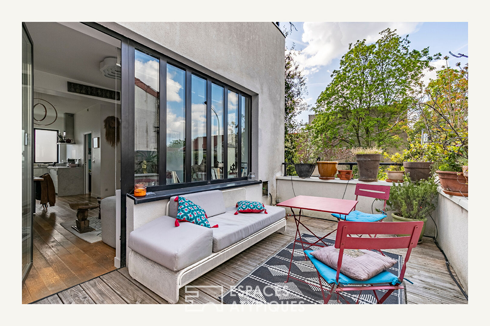 Maison d’architecte avec double terrasse et jardin