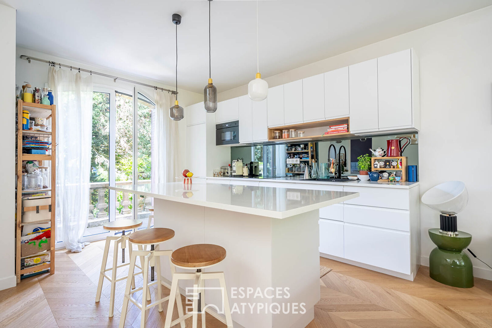 Meulière et contemporaine, rénovée par architecte, en bord de Marne