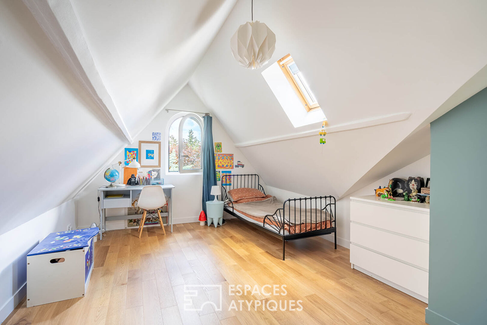 Meulière et contemporaine, rénovée par architecte, en bord de Marne