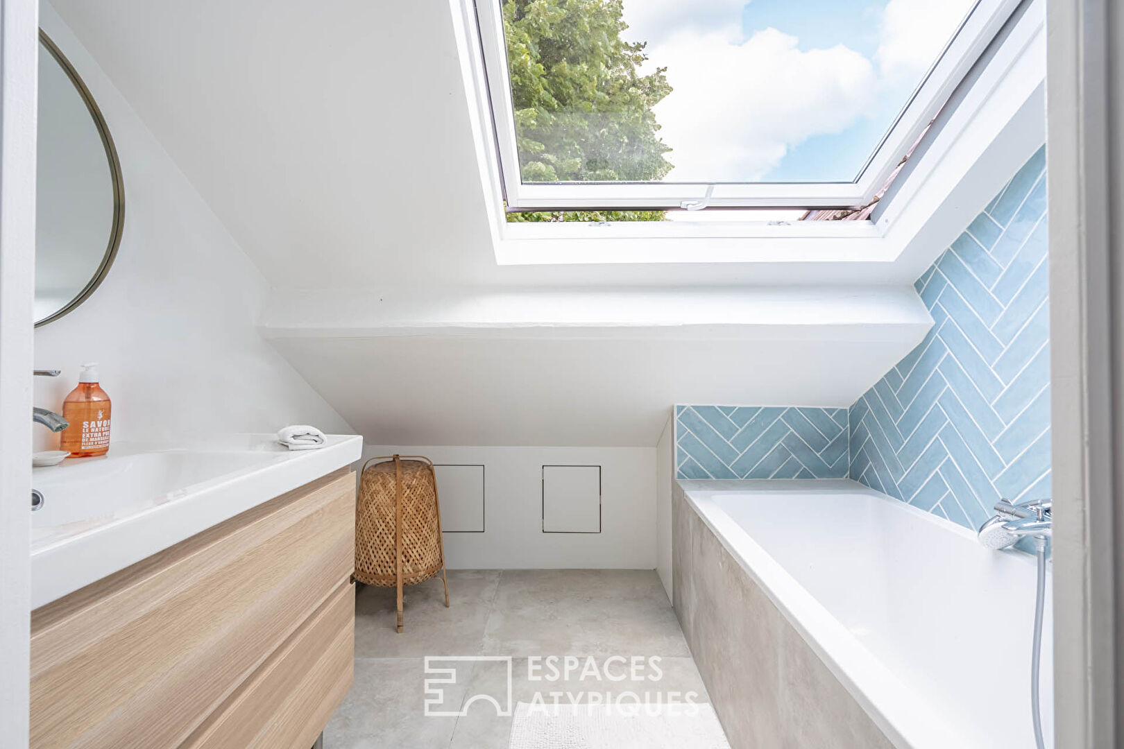 Meulière et contemporaine, rénovée par architecte, en bord de Marne