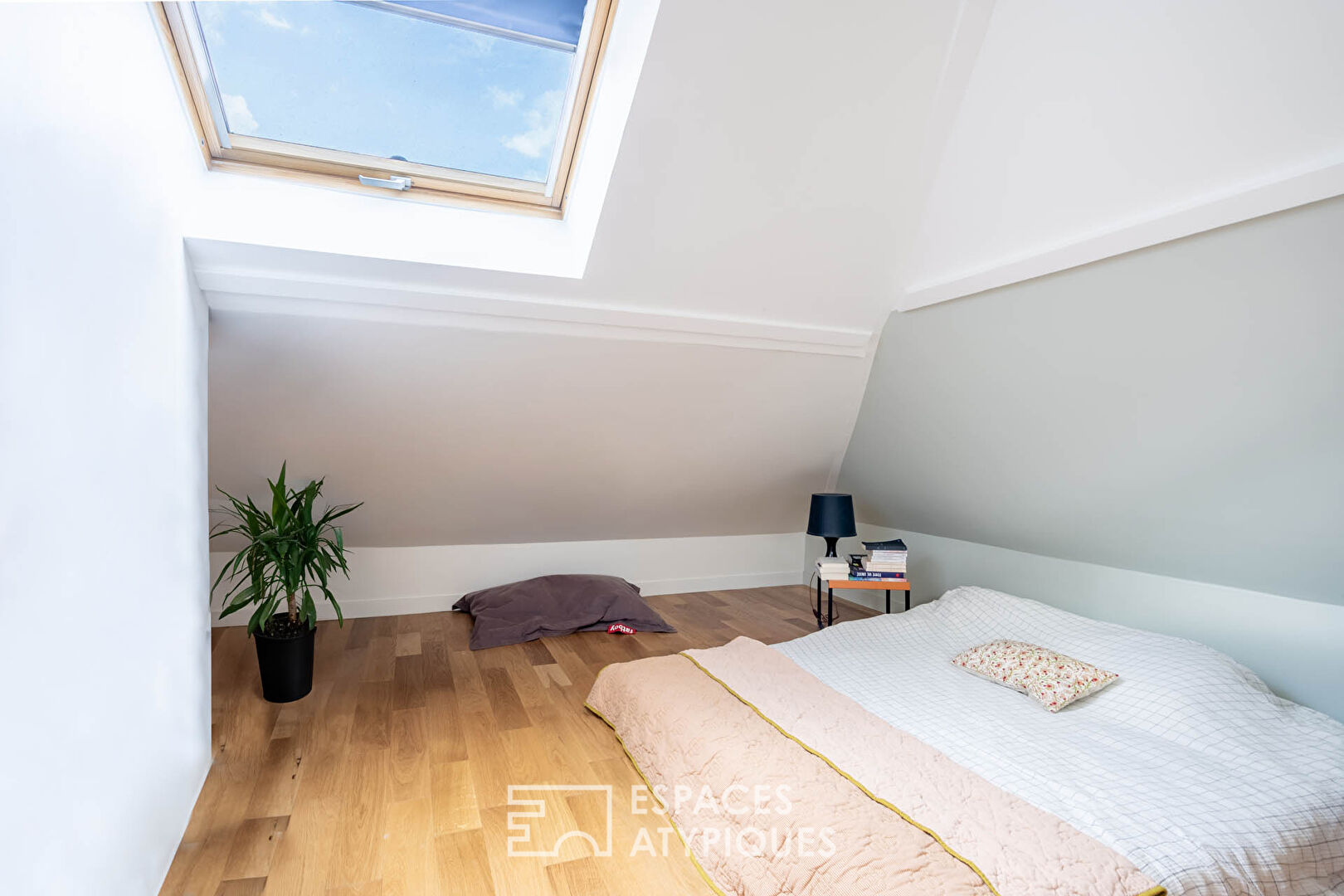Meulière et contemporaine, rénovée par architecte, en bord de Marne