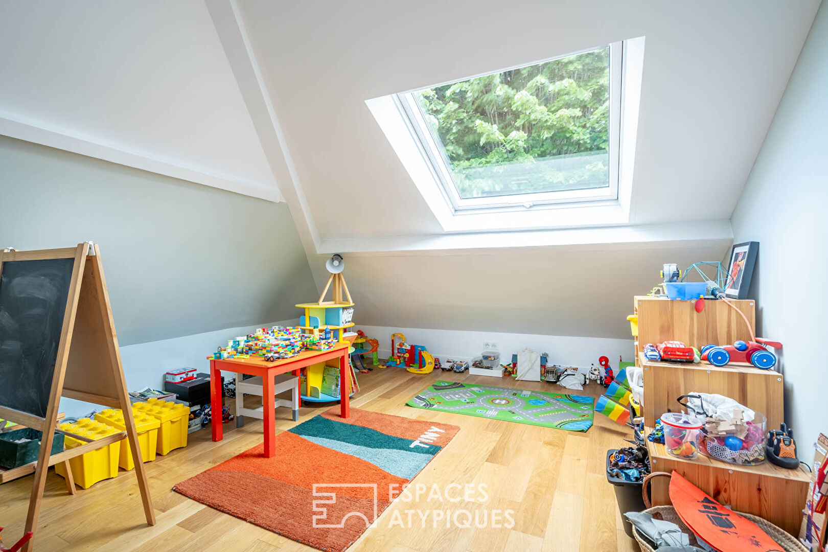 Meulière et contemporaine, rénovée par architecte, en bord de Marne