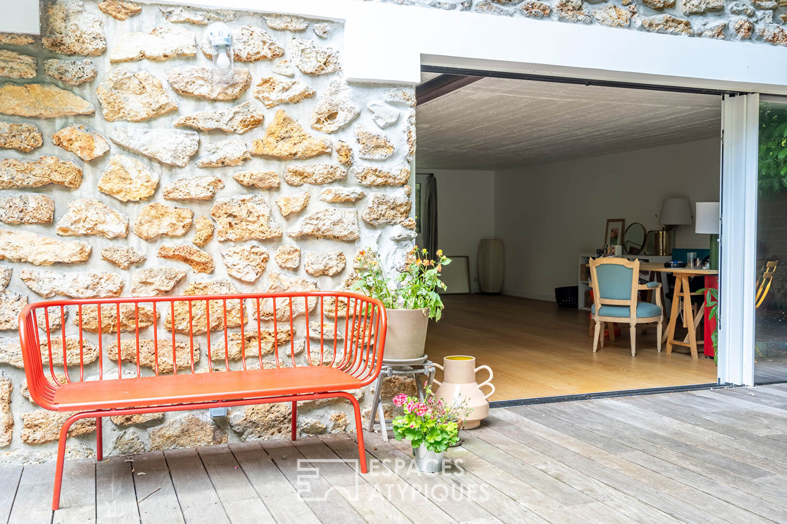 Meulière et contemporaine, rénovée par architecte, en bord de Marne