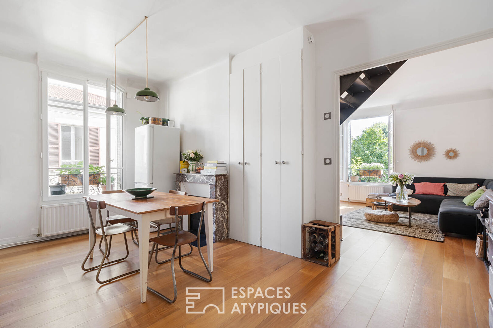 Duplex with courtyard near woods in Charenton Le Pont