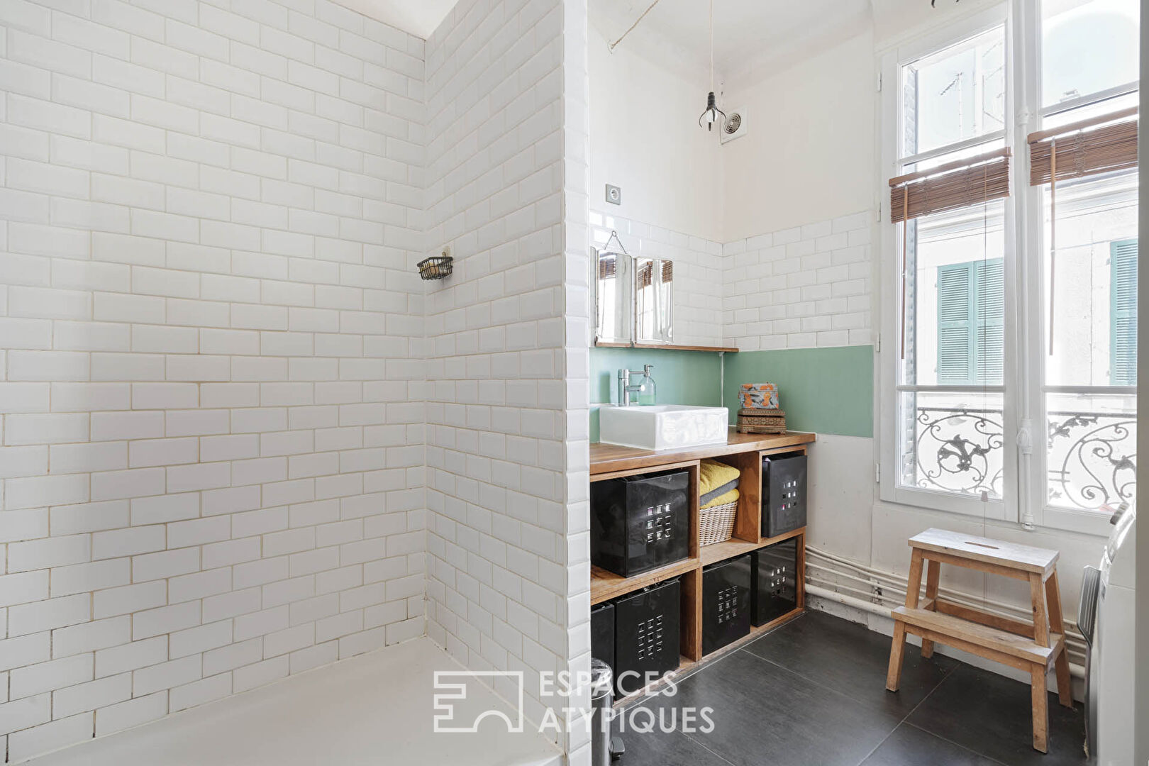 Duplex with courtyard near woods in Charenton Le Pont