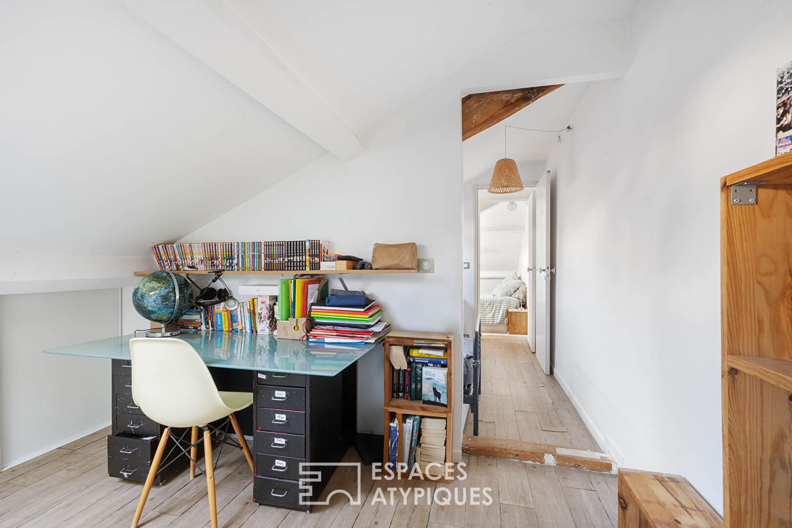 Duplex with courtyard near woods in Charenton Le Pont