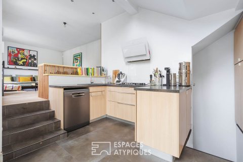 Renovated house with veranda on the banks of the Marne