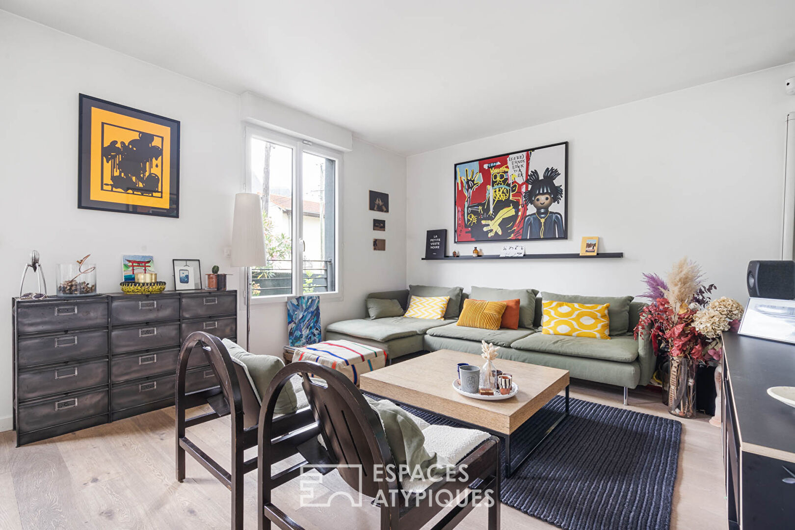 Renovated house with veranda on the banks of the Marne