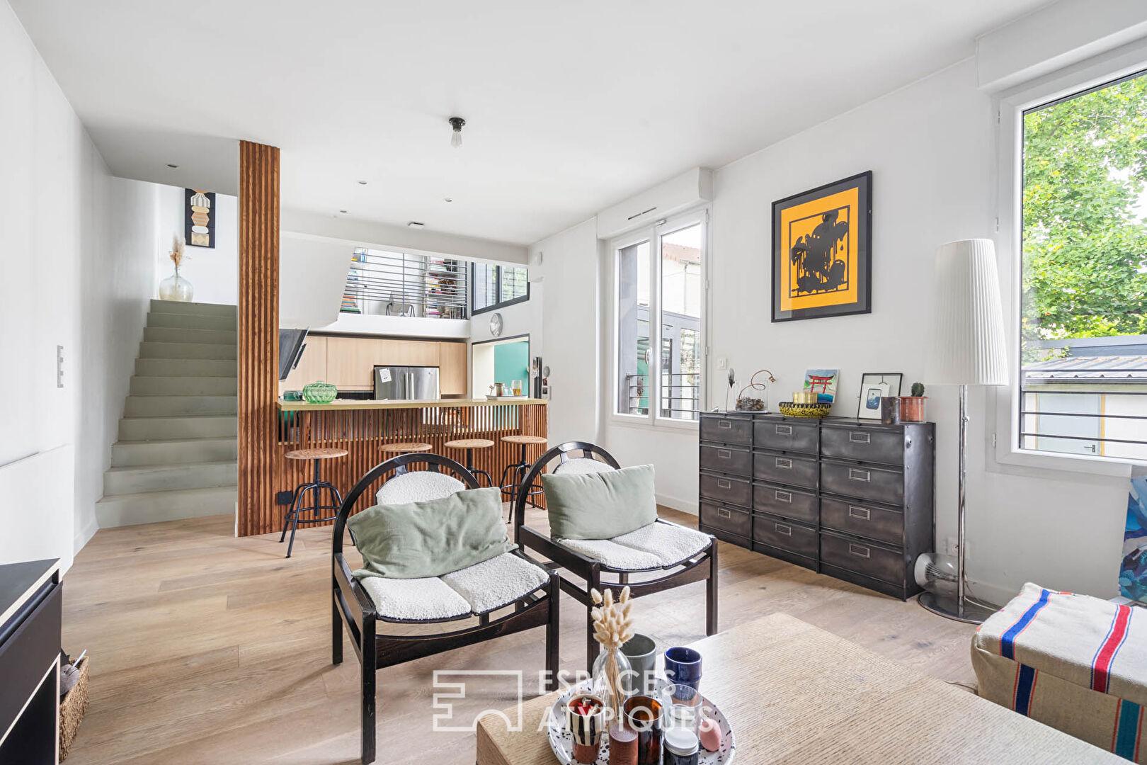 Renovated house with veranda on the banks of the Marne