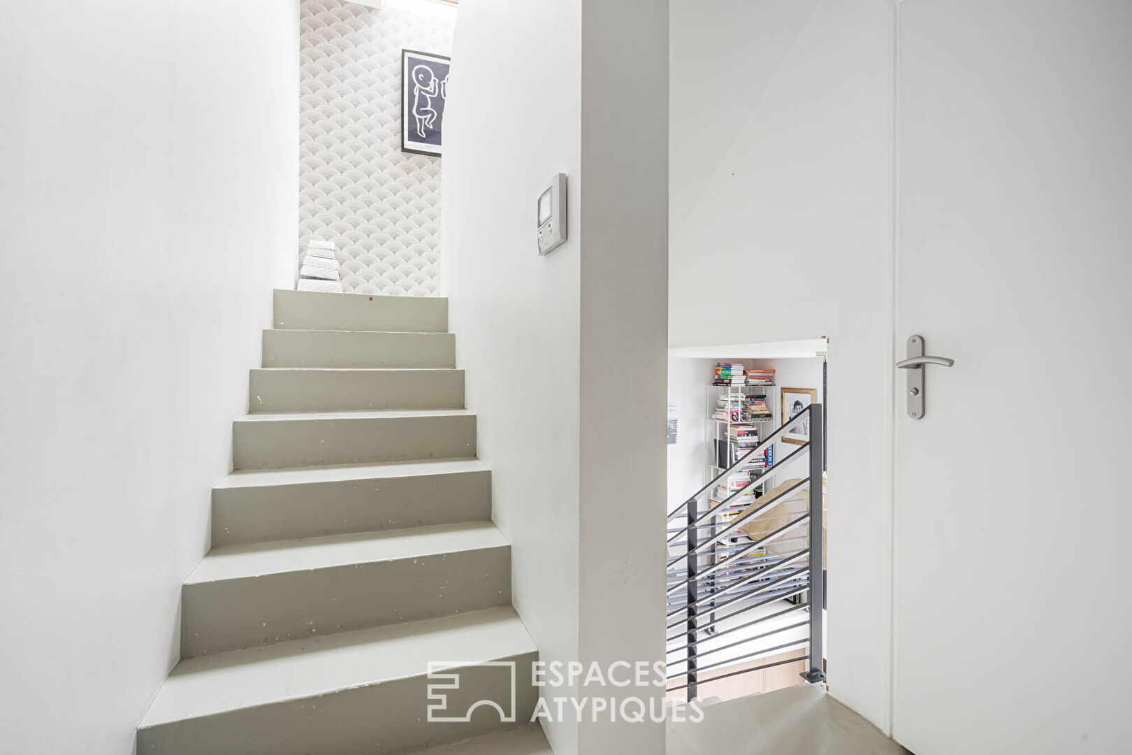 Renovated house with veranda on the banks of the Marne