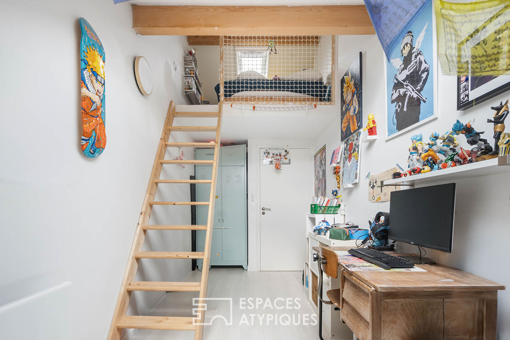 Renovated house with veranda on the banks of the Marne
