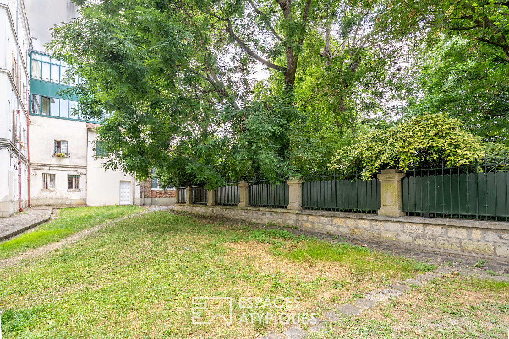 Bourgeois apartment with extension in the center of Saint-Mandé