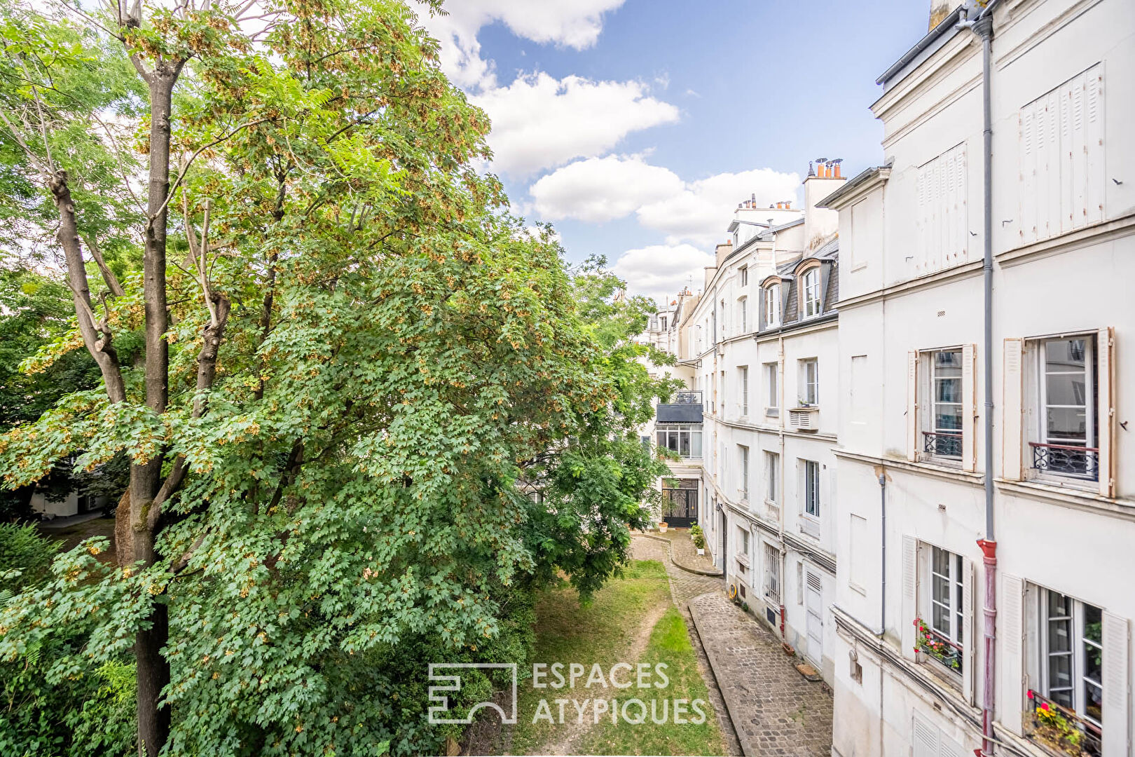 Bourgeois apartment with extension in the center of Saint-Mandé