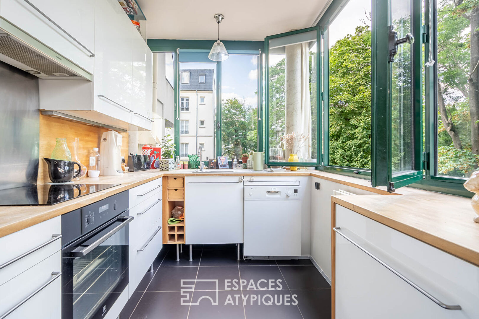 Bourgeois apartment with extension in the center of Saint-Mandé