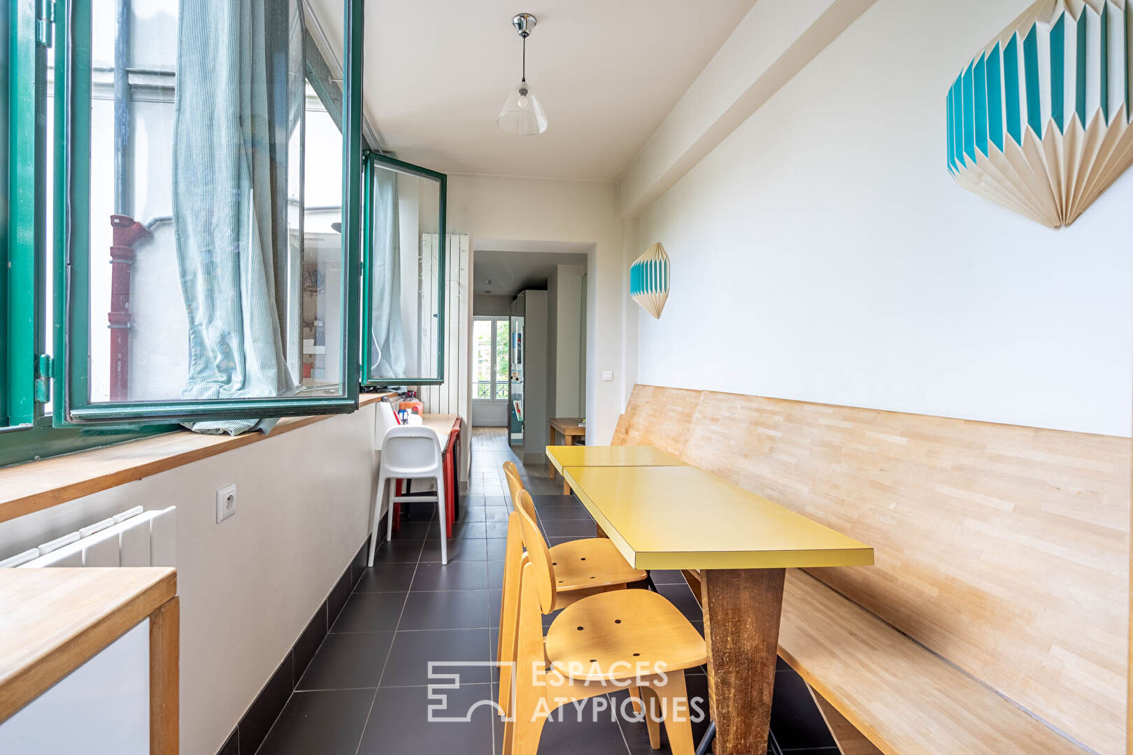 Bourgeois apartment with extension in the center of Saint-Mandé