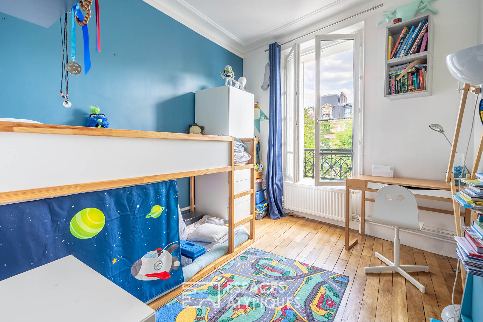 Bourgeois apartment with extension in the center of Saint-Mandé