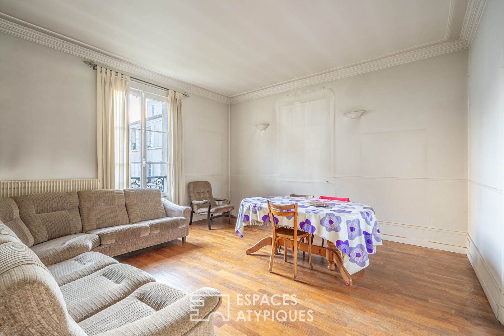 Mansion to renovate with garden near Paris