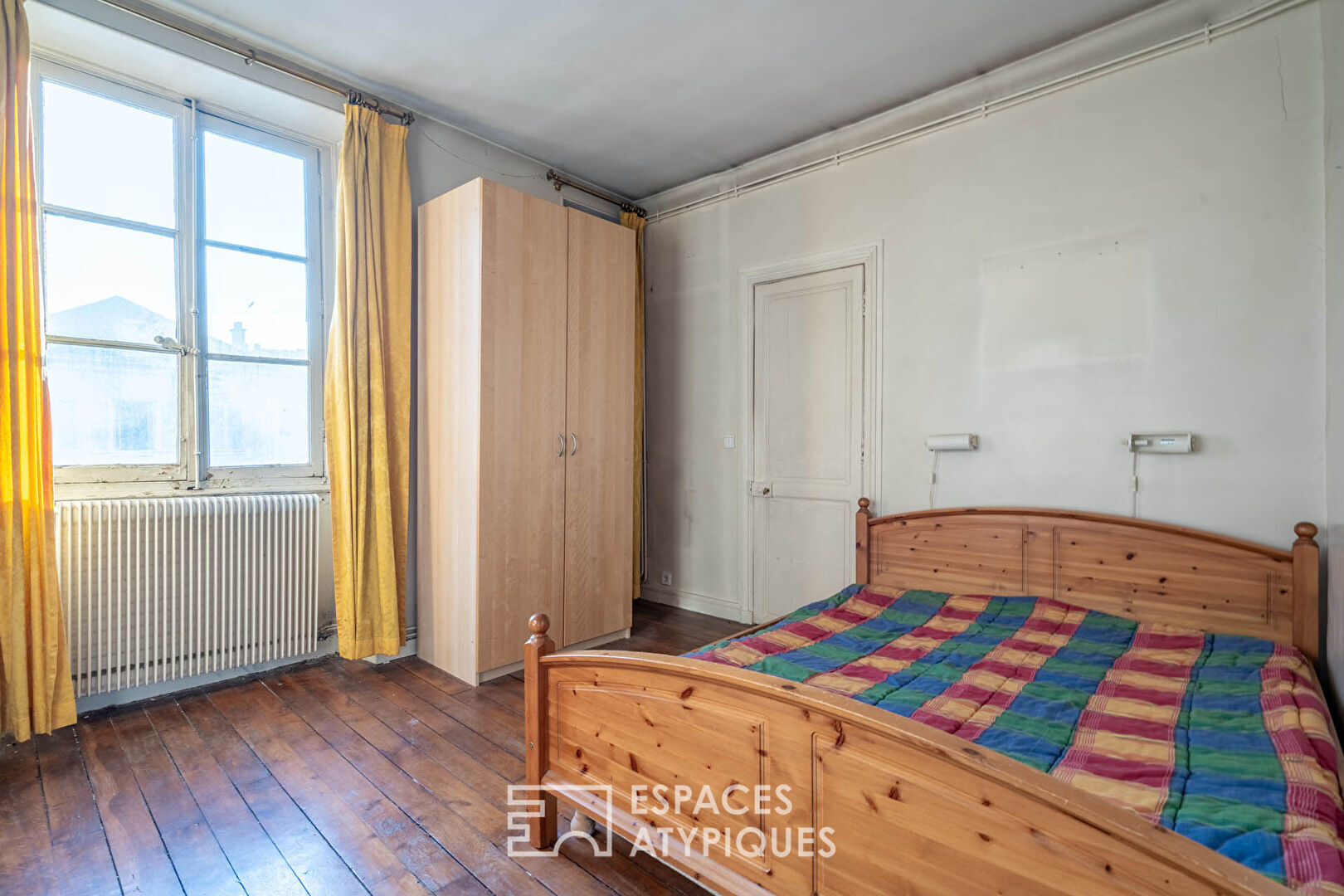 Mansion to renovate with garden near Paris