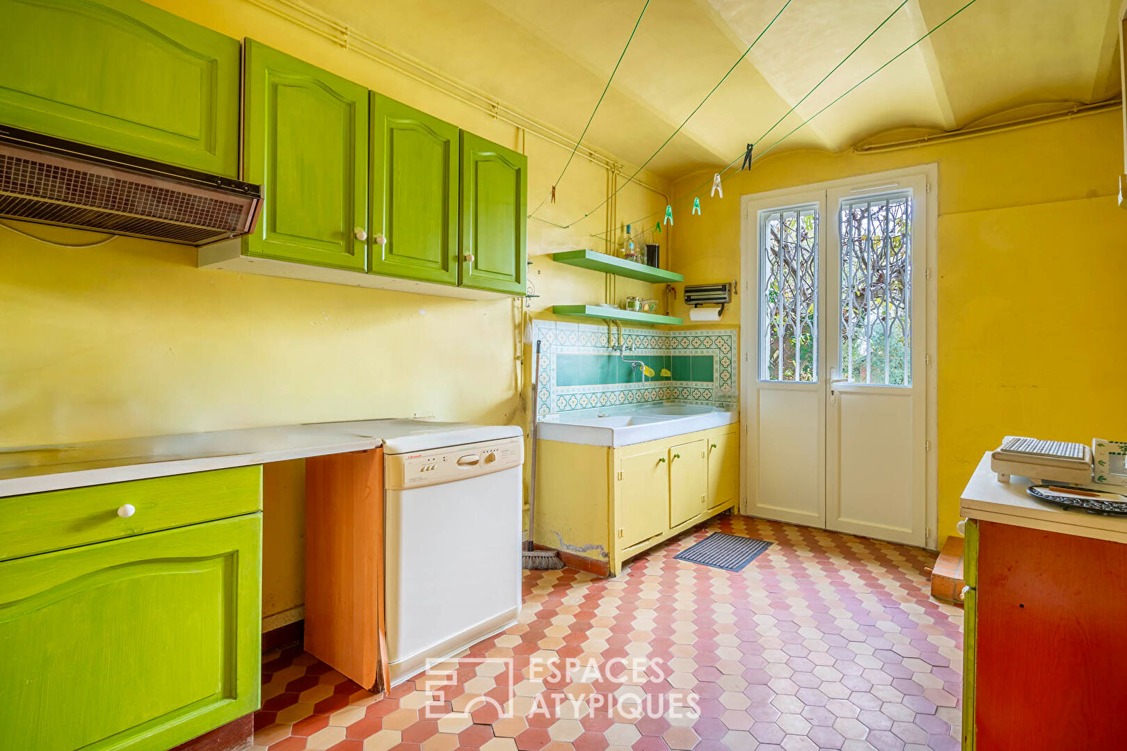 Country house in the city with swimming pool and workshop.