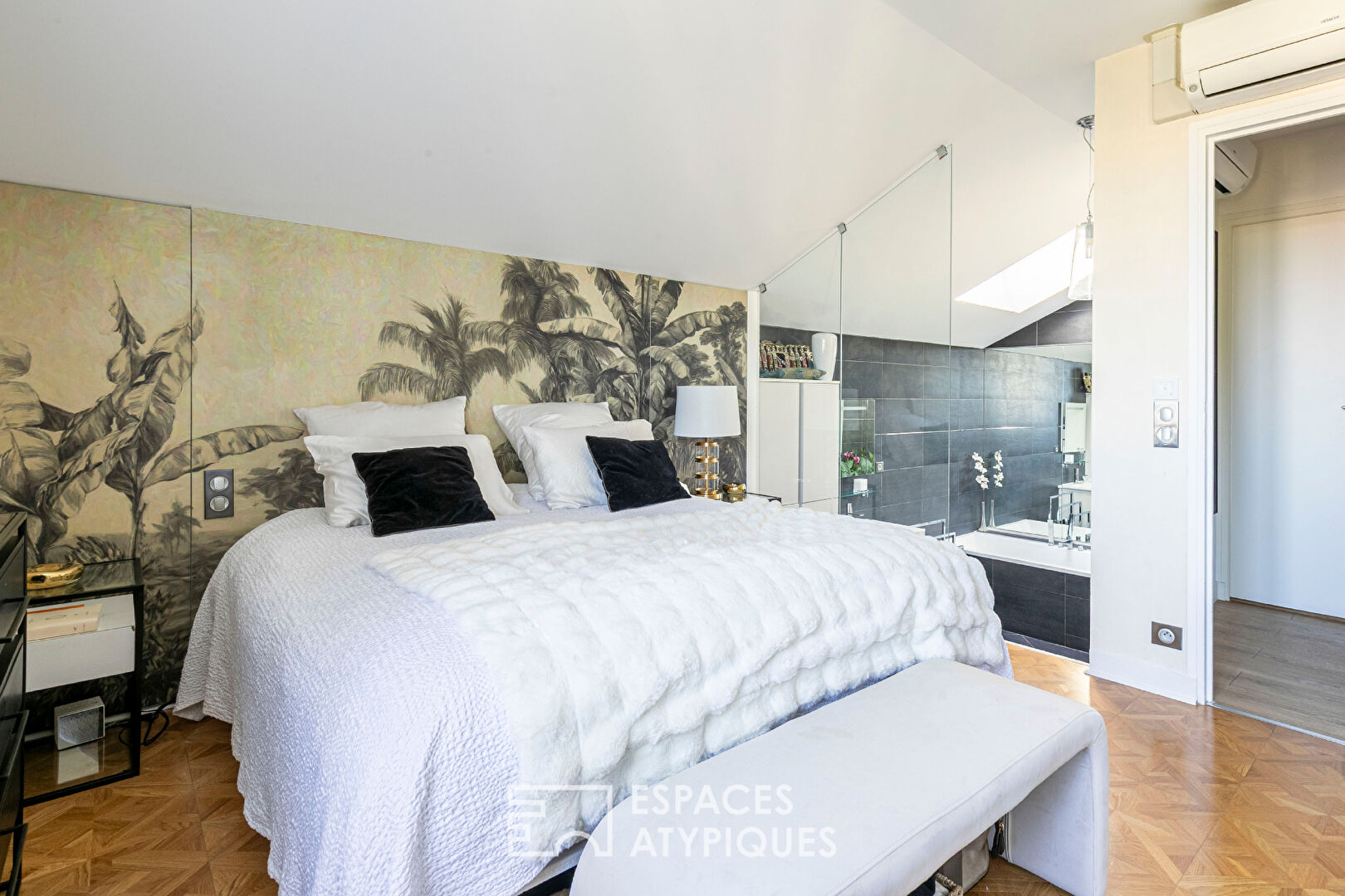 House with architect-designed extension and bucolic garden