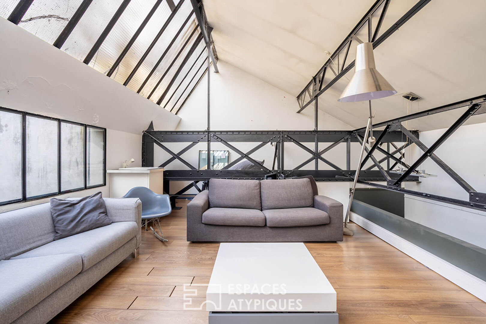 Loft industriel avec terrasse