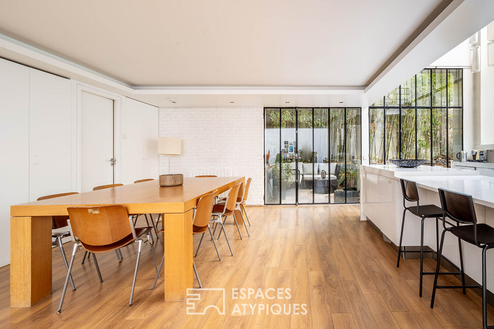 Loft industriel avec terrasse