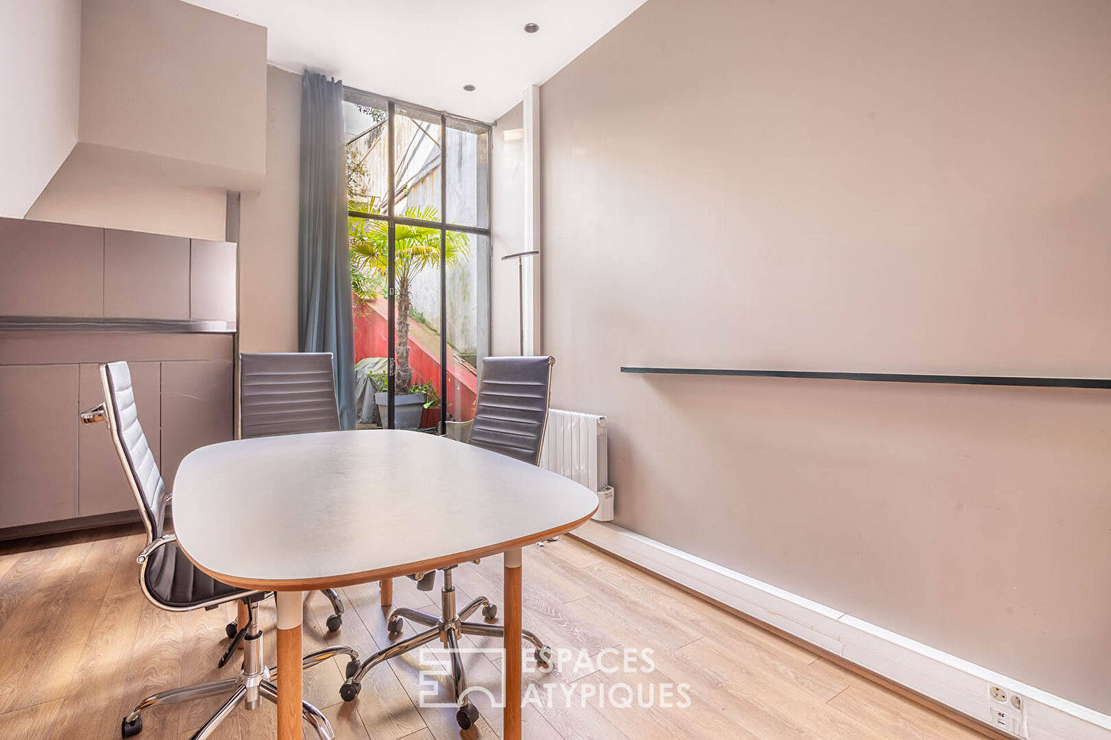 Loft industriel avec terrasse