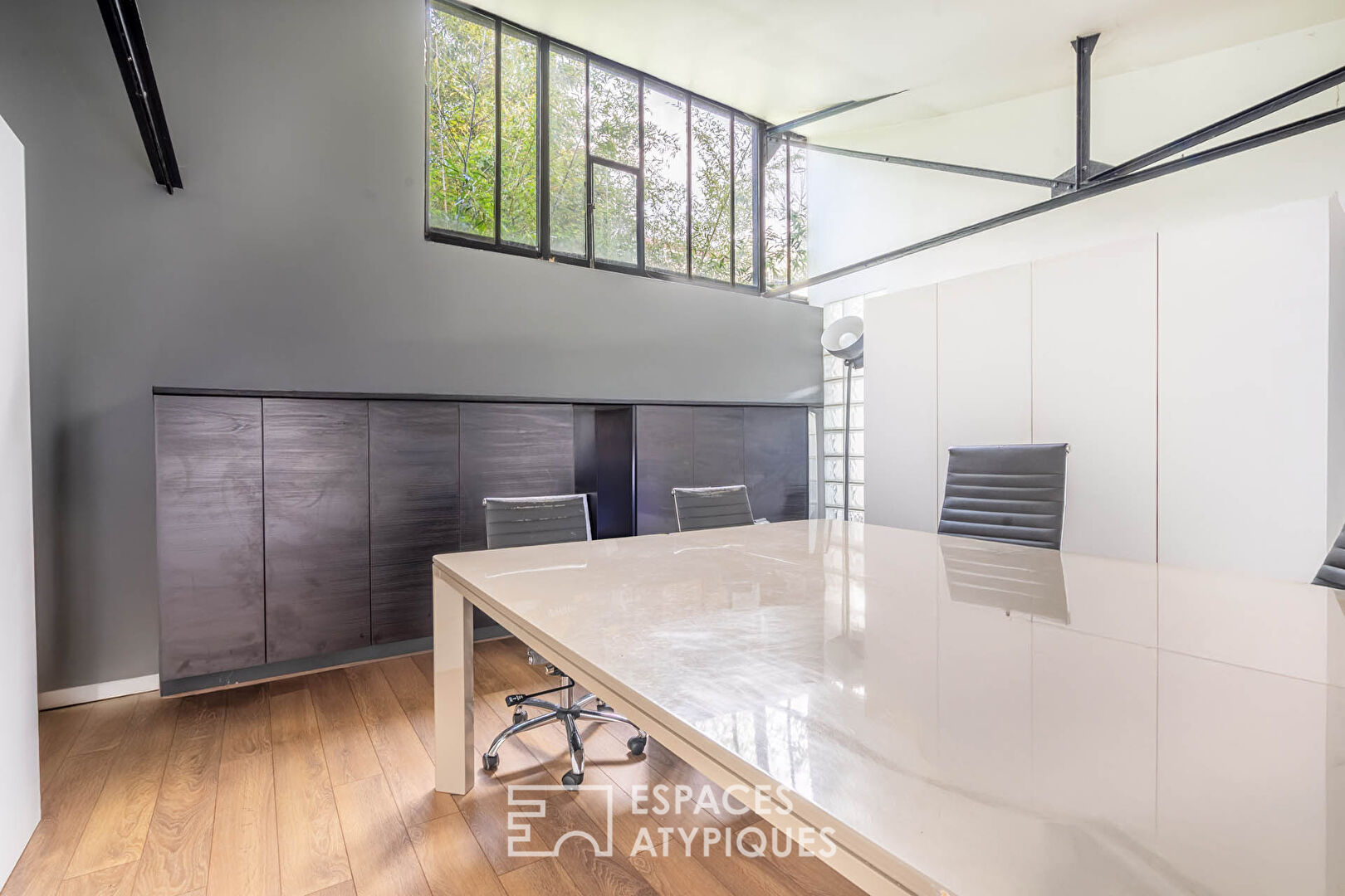 Loft industriel avec terrasse