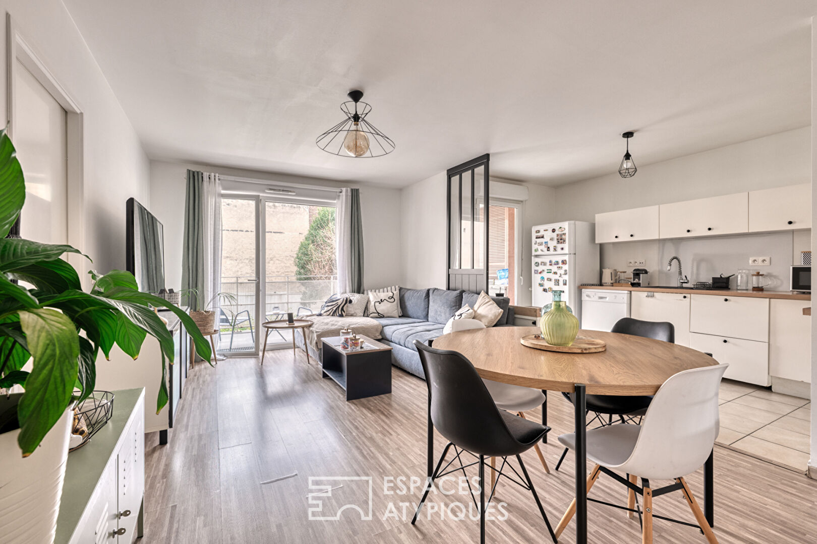 Apartment with terrace and balcony