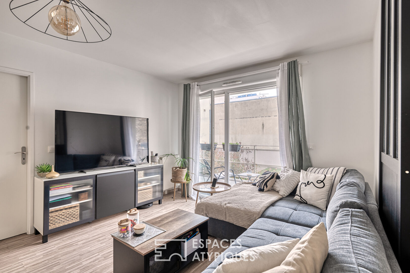 Apartment with terrace and balcony