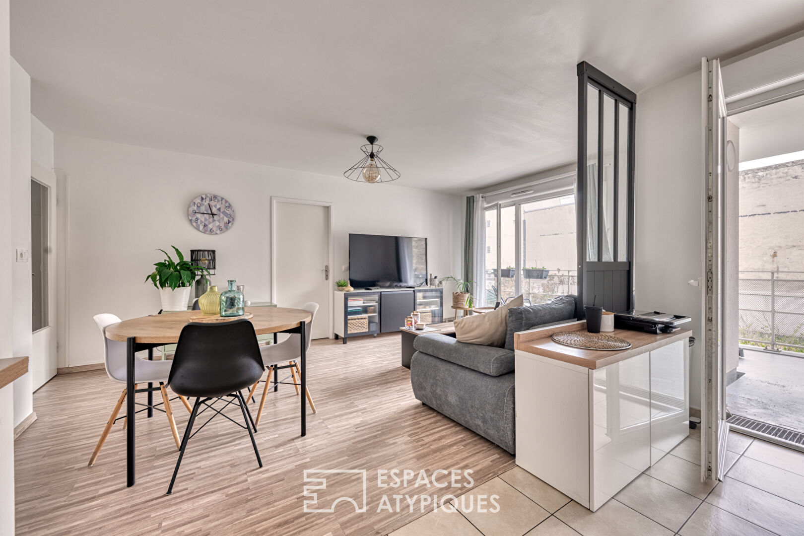 Apartment with terrace and balcony