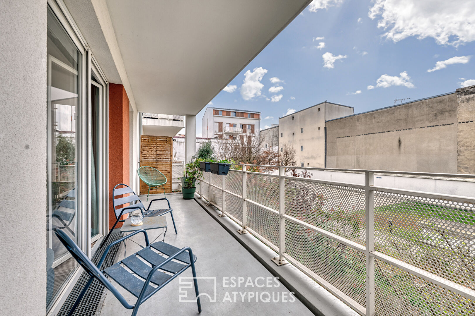 Apartment with terrace and balcony