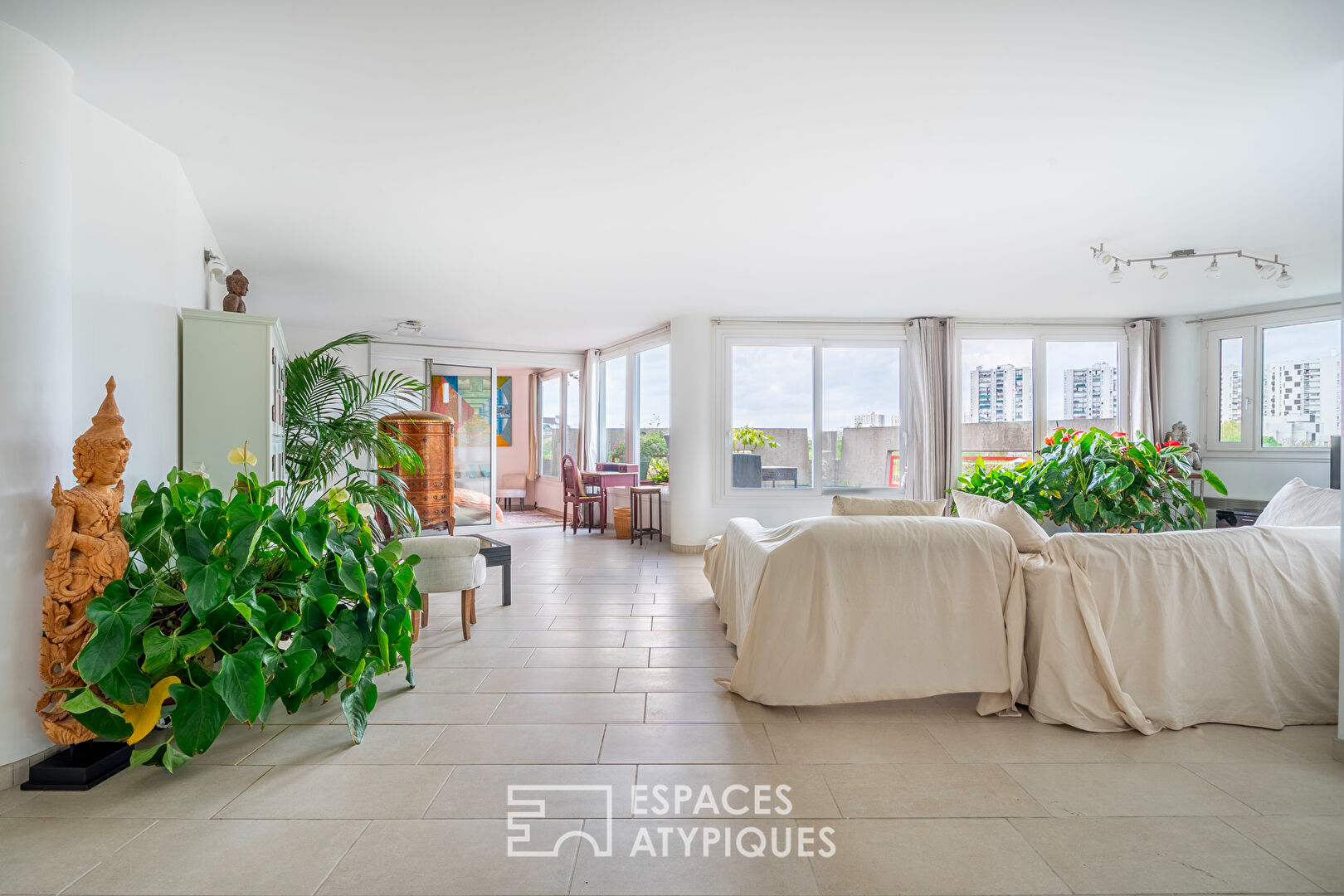 Apartment with terraces