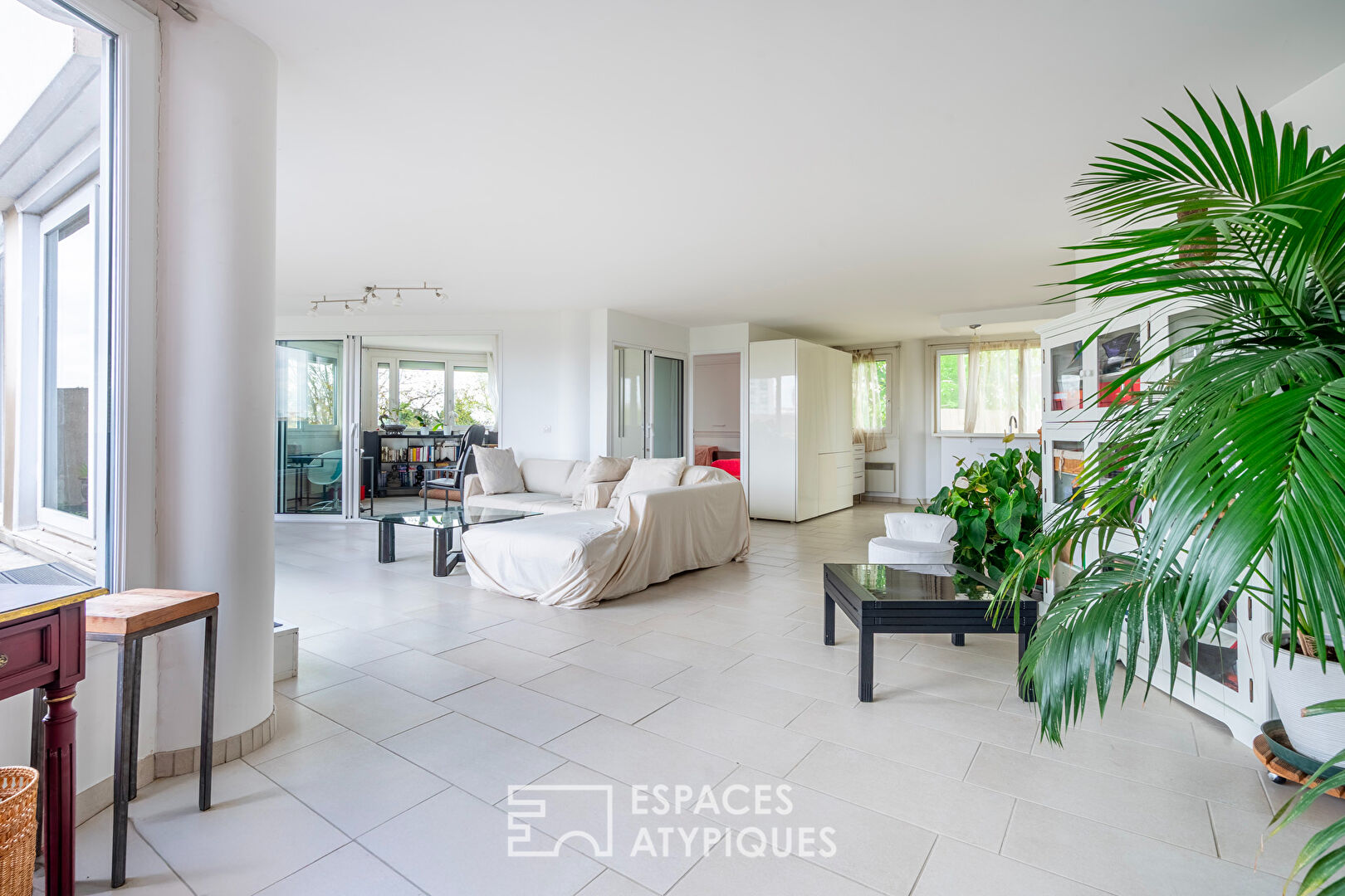 Apartment with terraces
