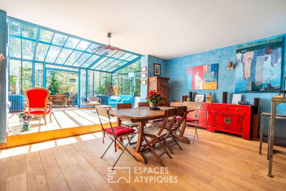 Maison d'artiste avec roulotte