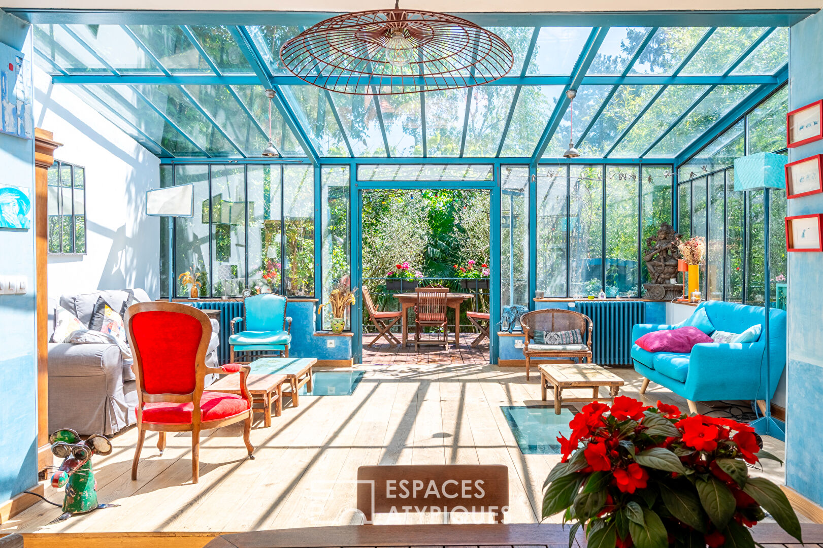 Maison d’artiste avec roulotte