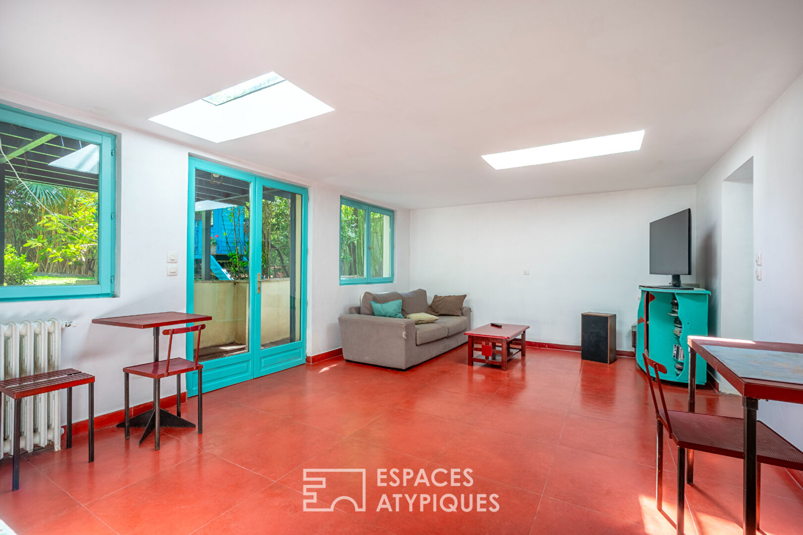 Maison d’artiste avec roulotte