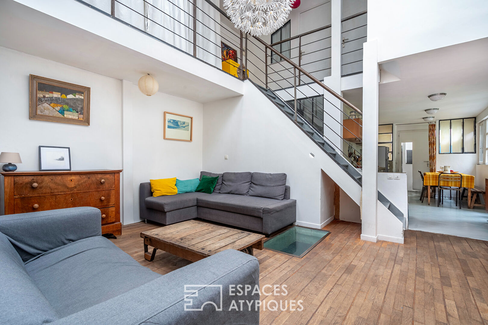 Maison style loft avec jardin