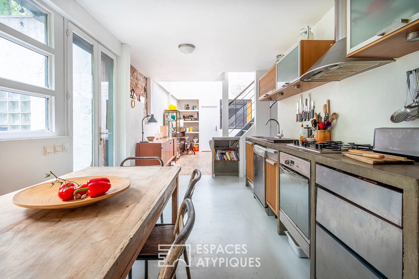 Maison style loft avec jardin