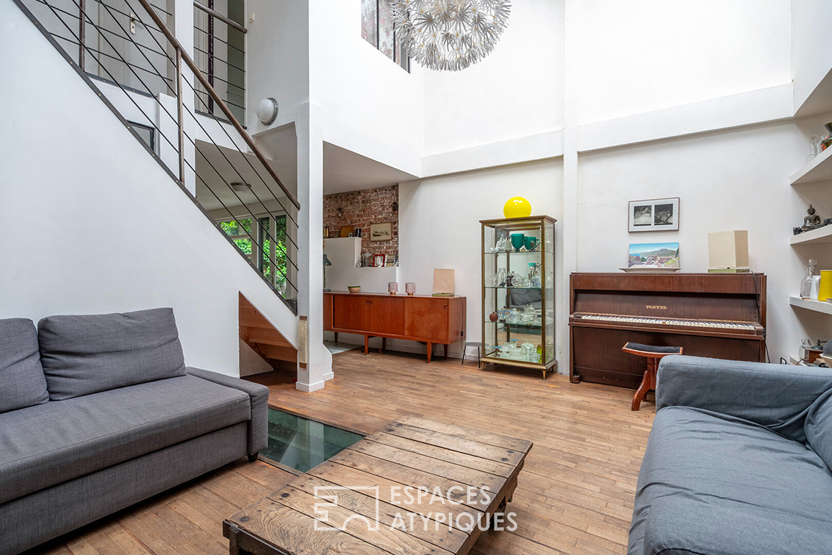 Maison style loft avec jardin