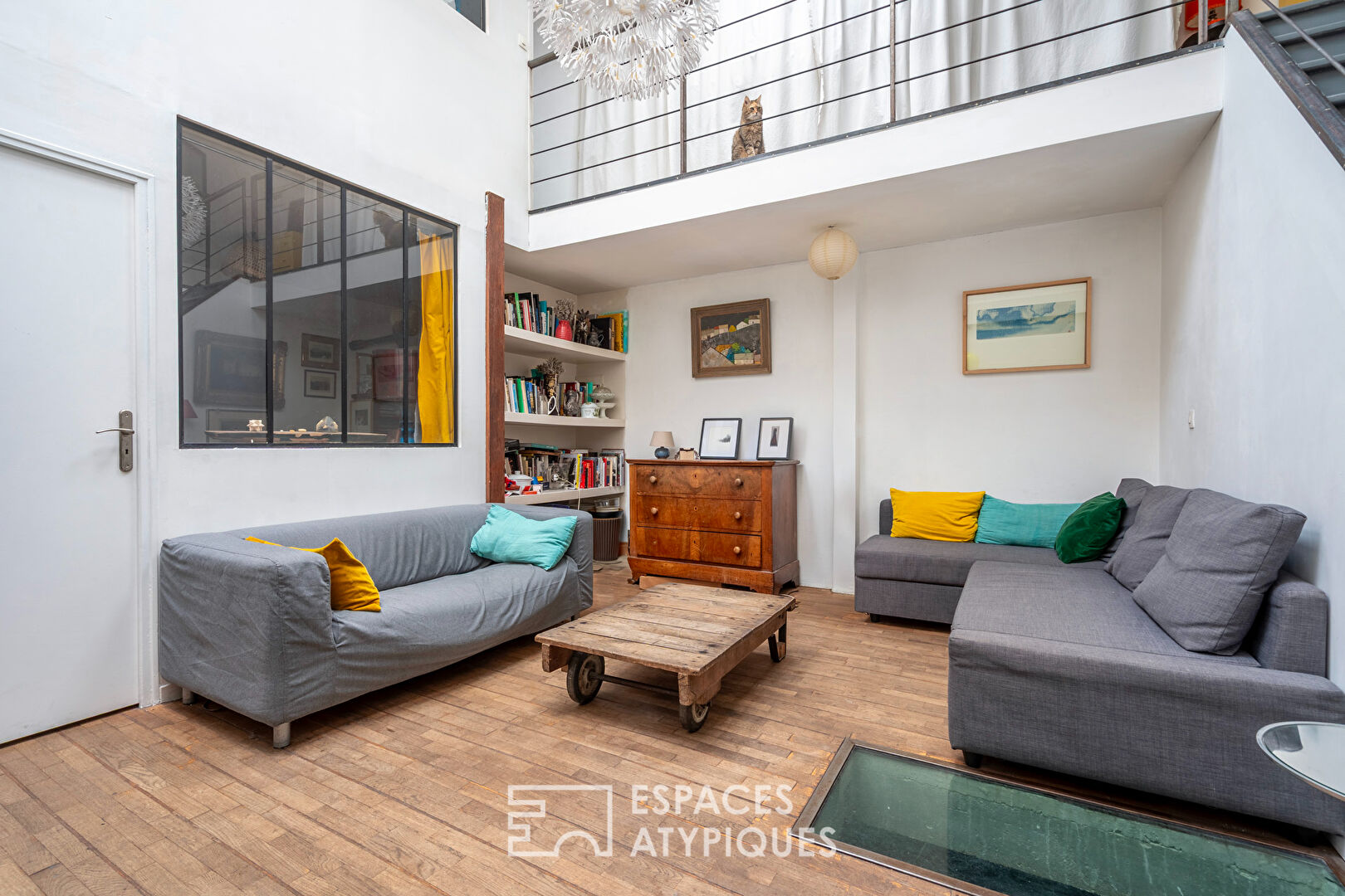 Maison style loft avec jardin