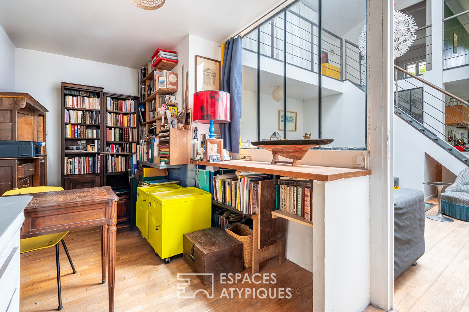 Maison style loft avec jardin