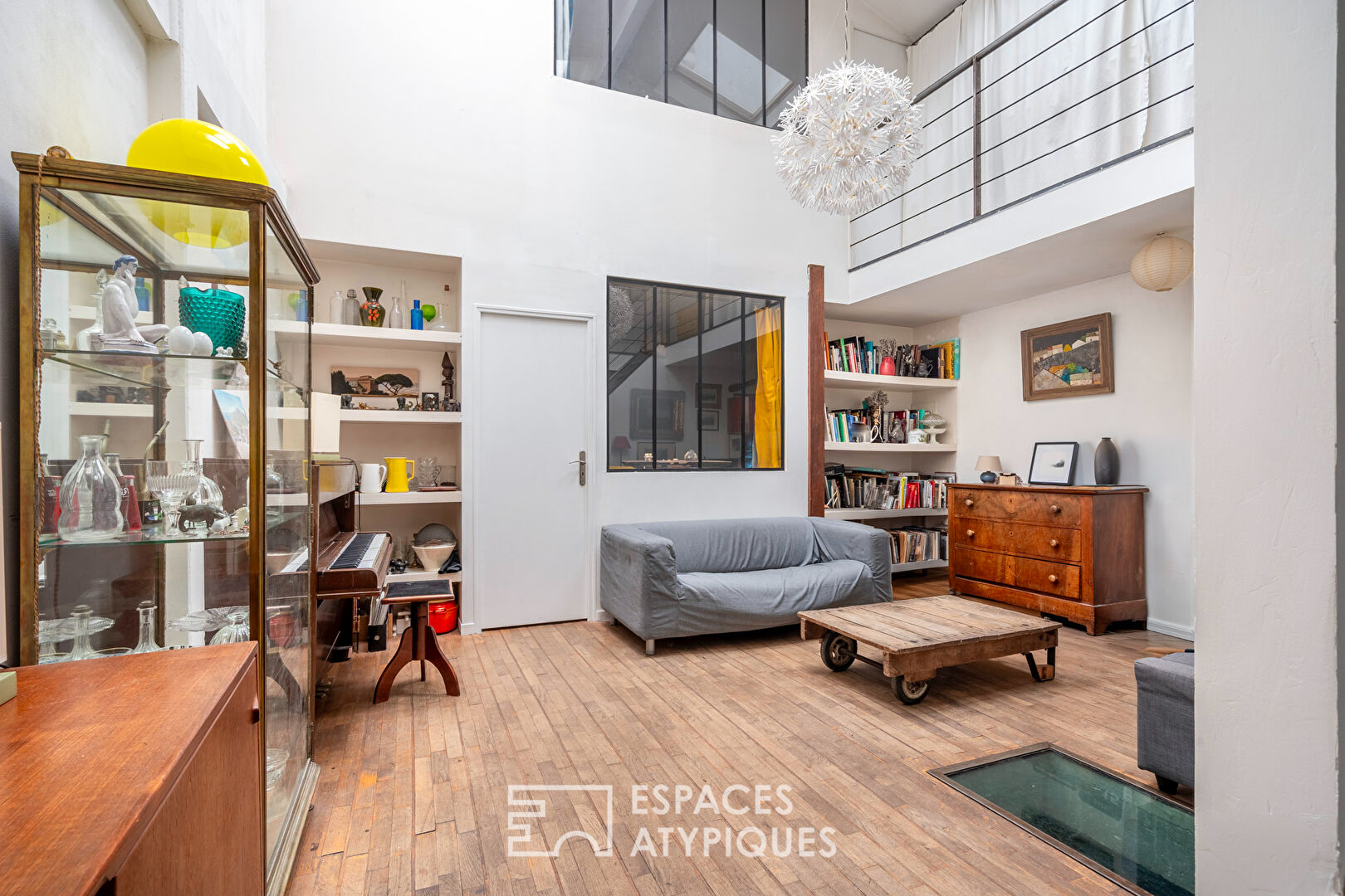 Maison style loft avec jardin