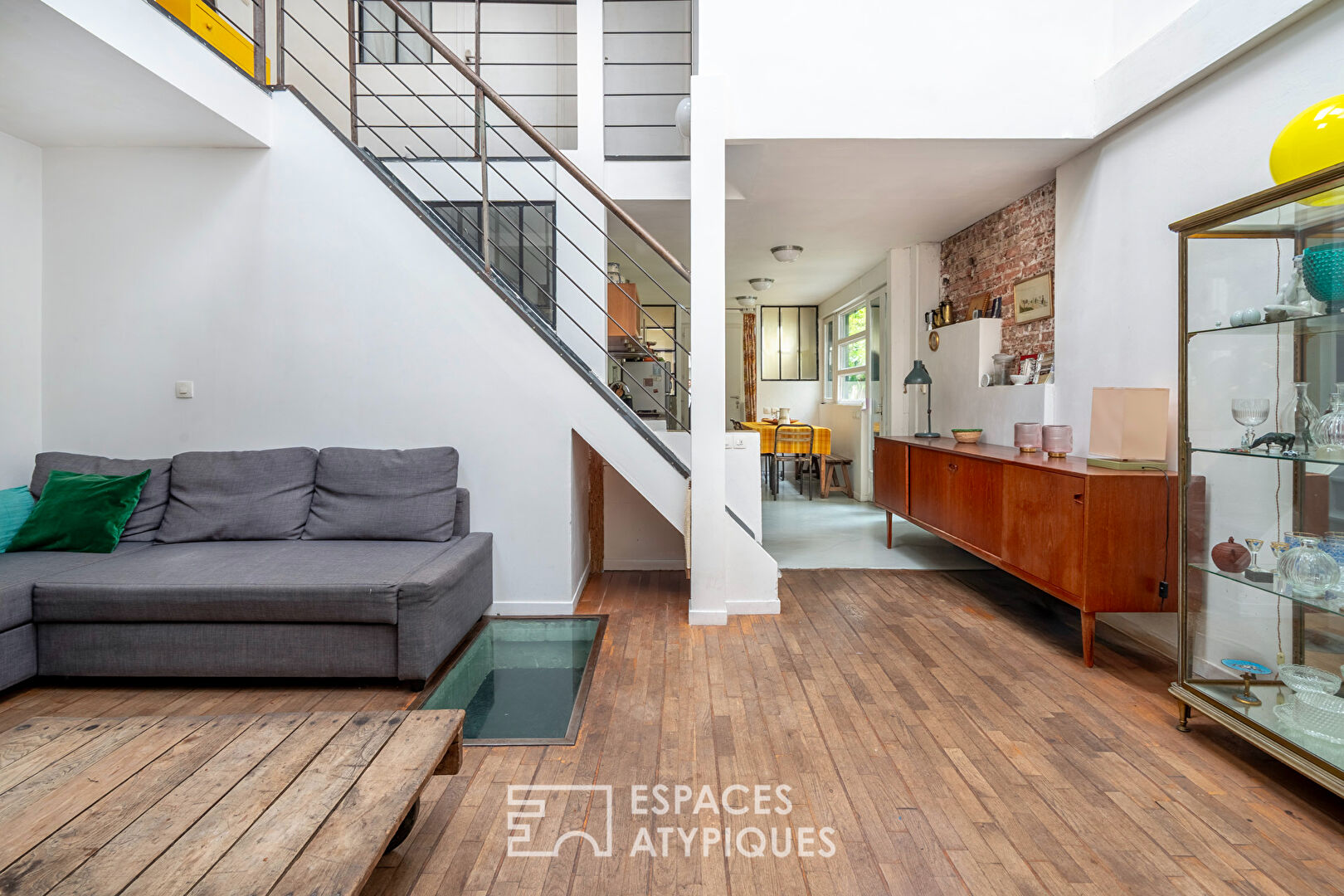 Maison style loft avec jardin