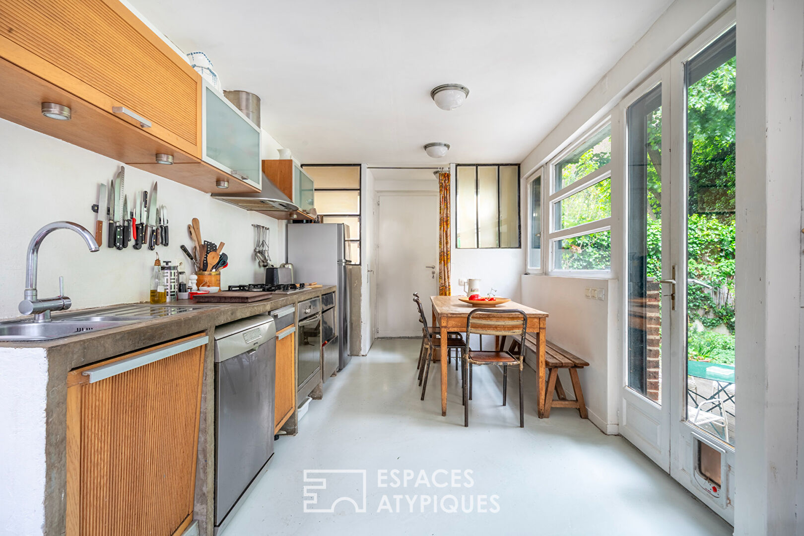 Maison style loft avec jardin