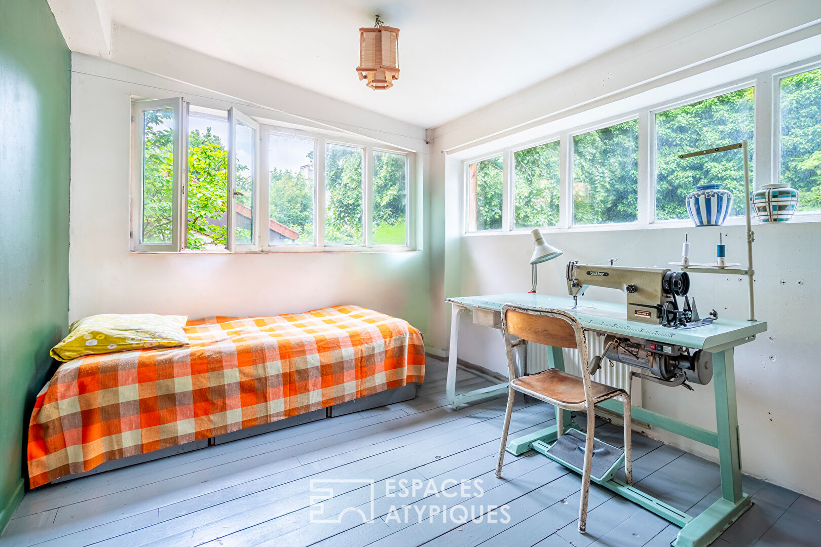 Maison style loft avec jardin