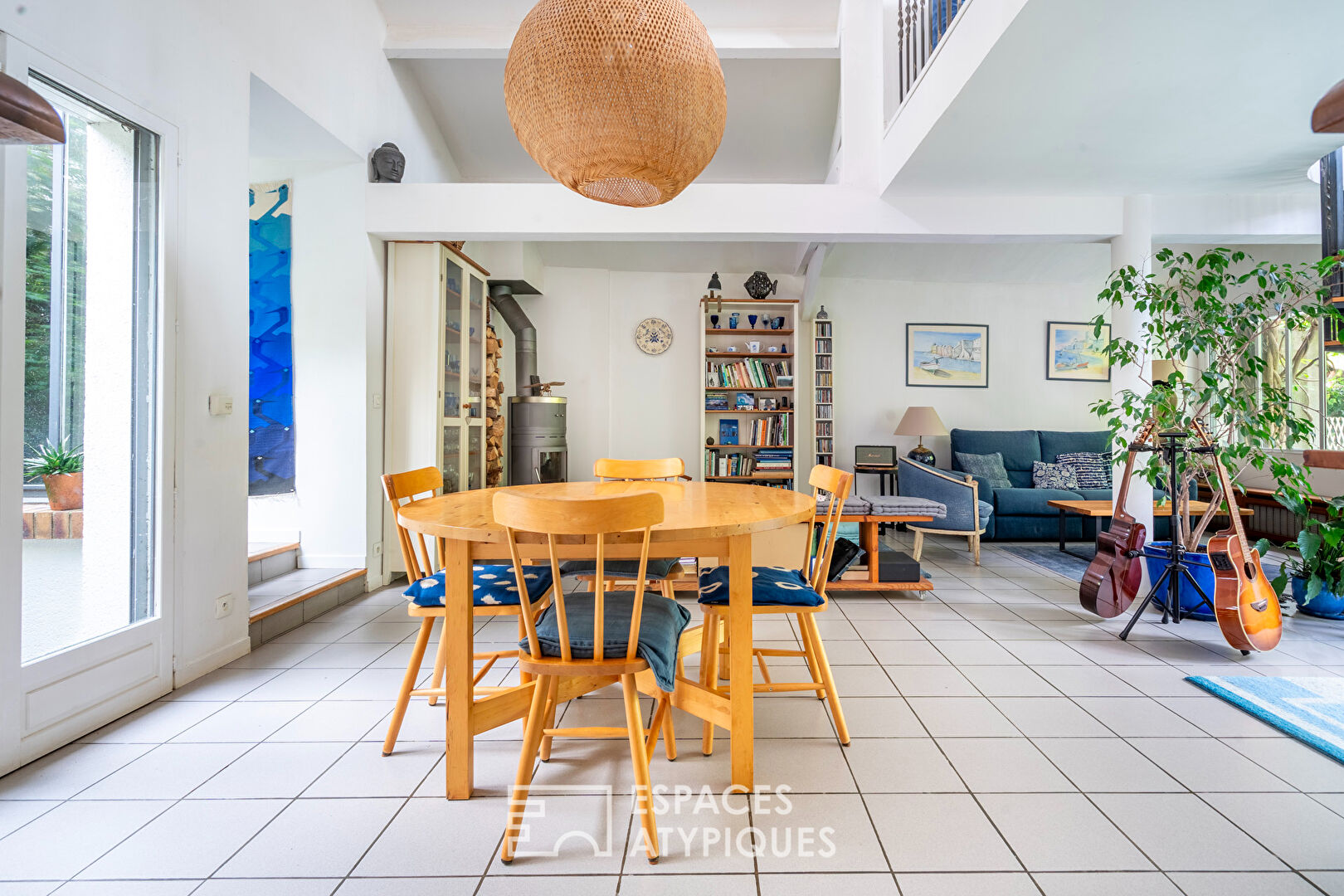 Maison avec patio et jardin